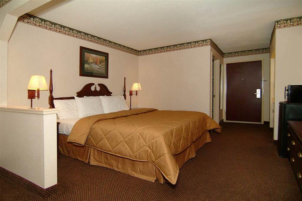Quality Inn & Suites Pine Bluff Esterno foto