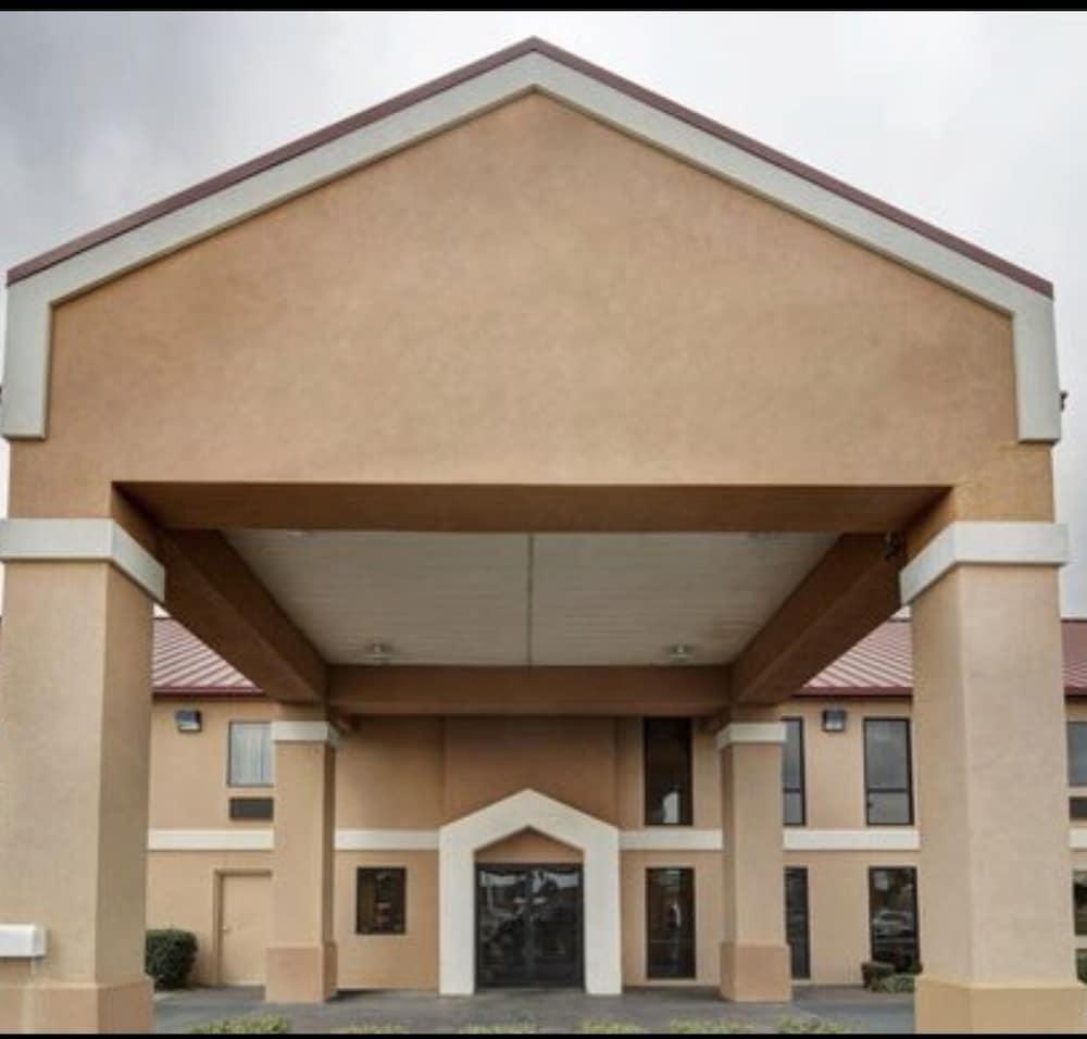 Quality Inn & Suites Pine Bluff Esterno foto
