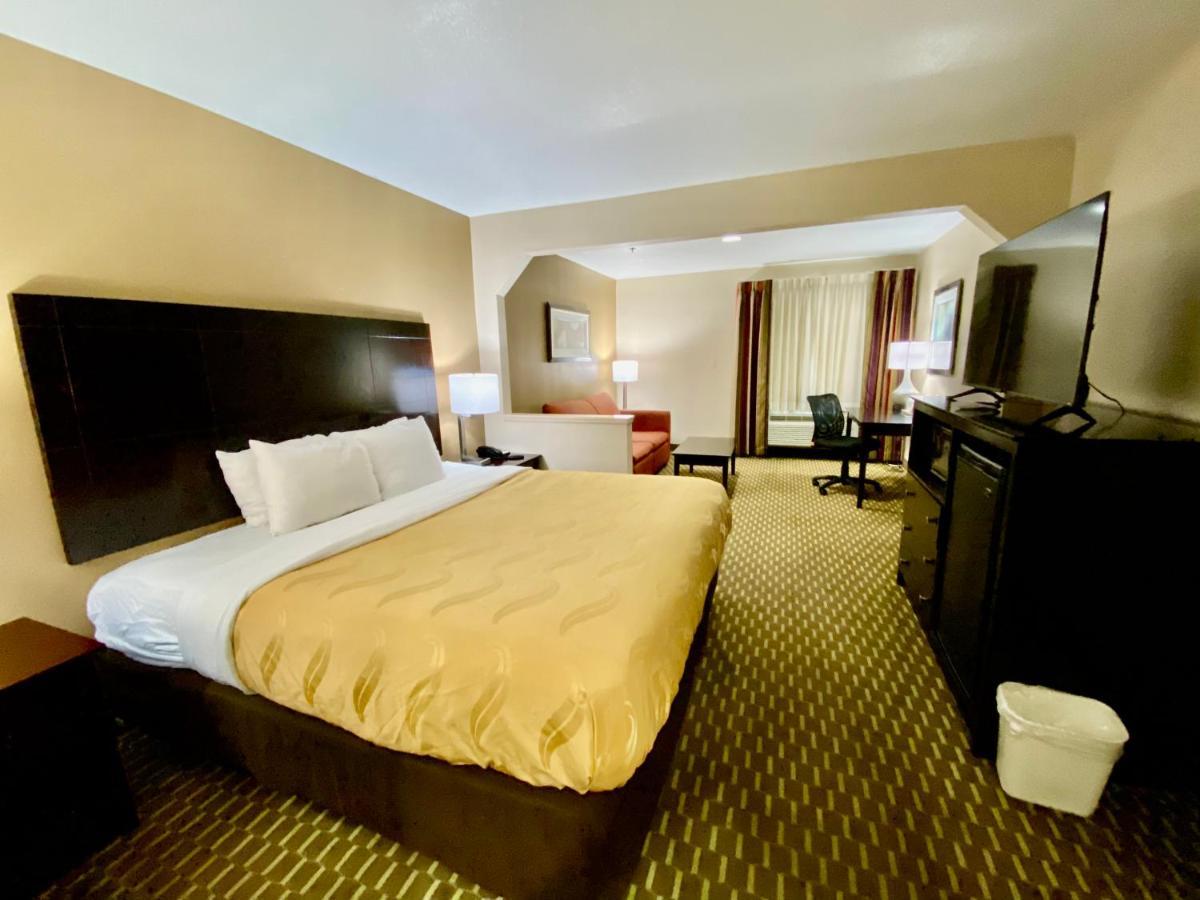 Quality Inn & Suites Pine Bluff Esterno foto