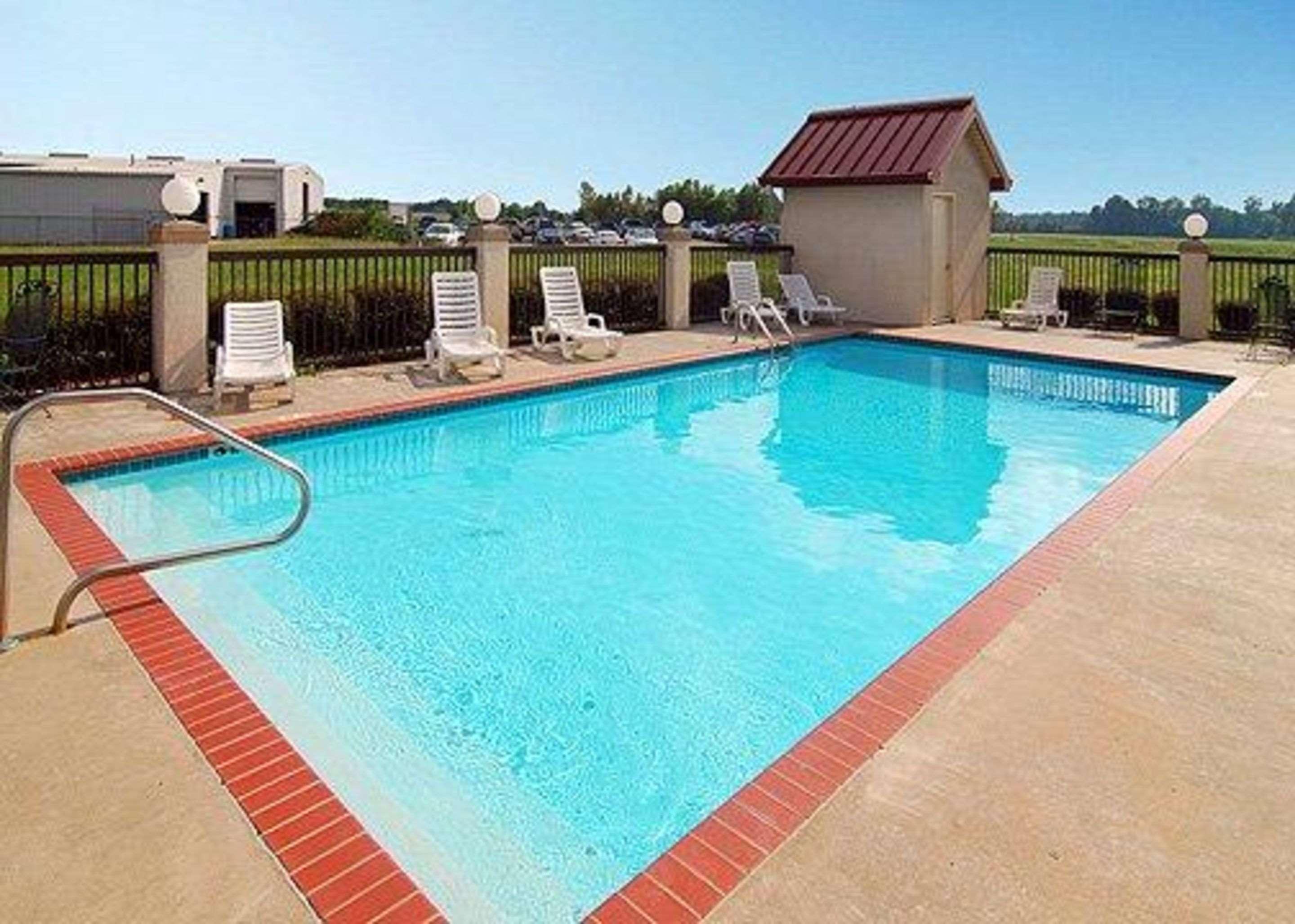 Quality Inn & Suites Pine Bluff Esterno foto