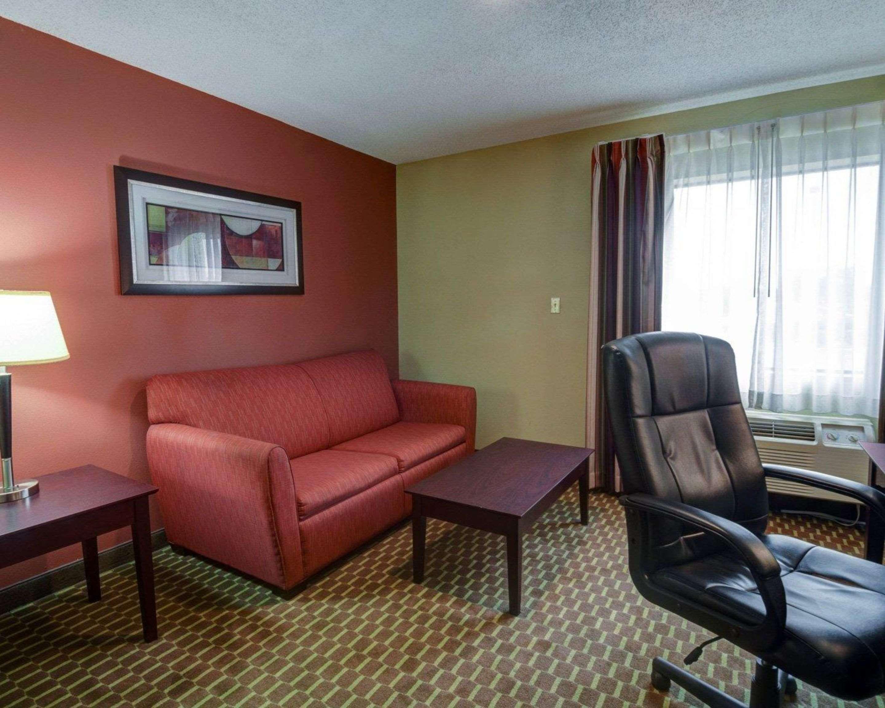 Quality Inn & Suites Pine Bluff Esterno foto