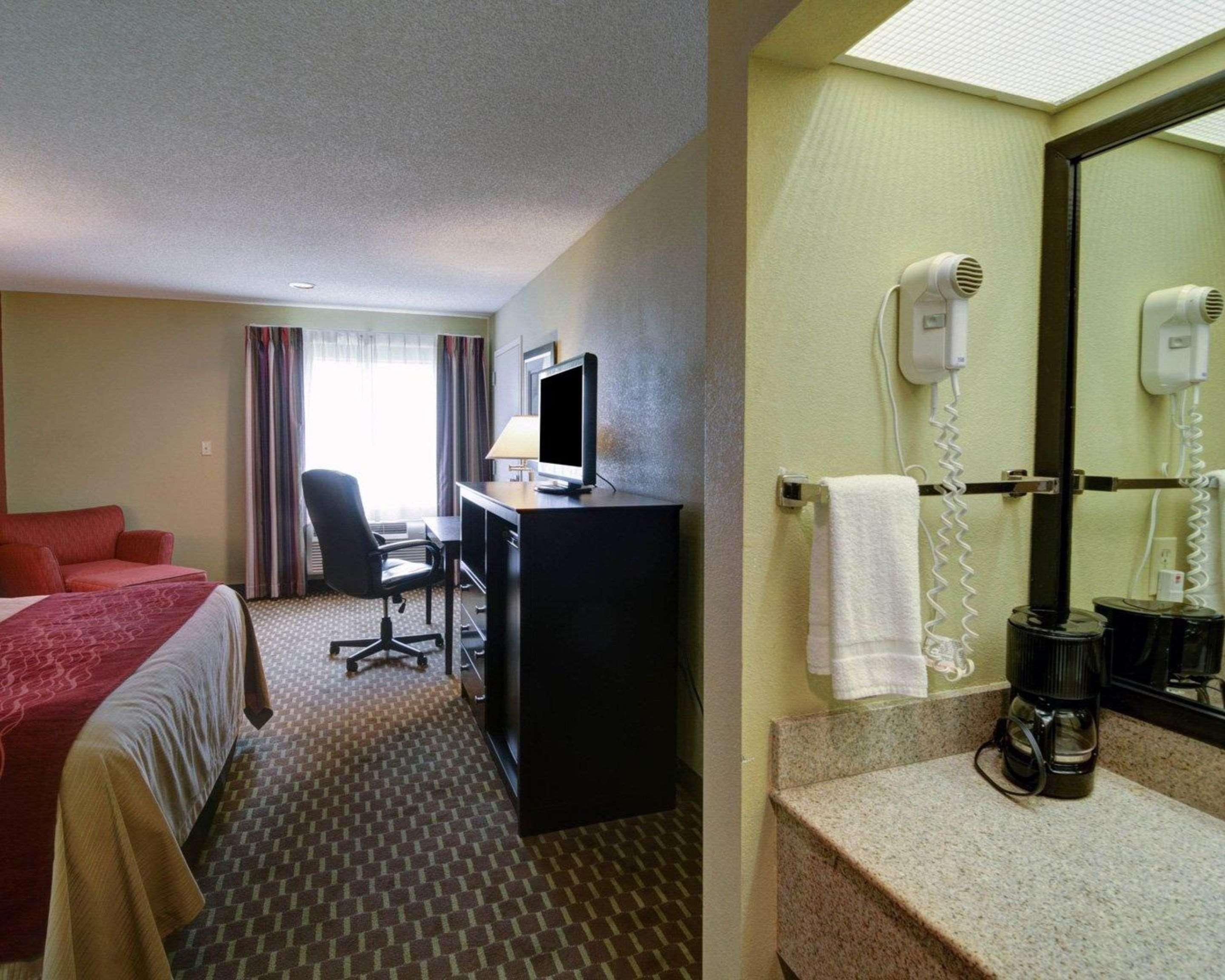 Quality Inn & Suites Pine Bluff Esterno foto