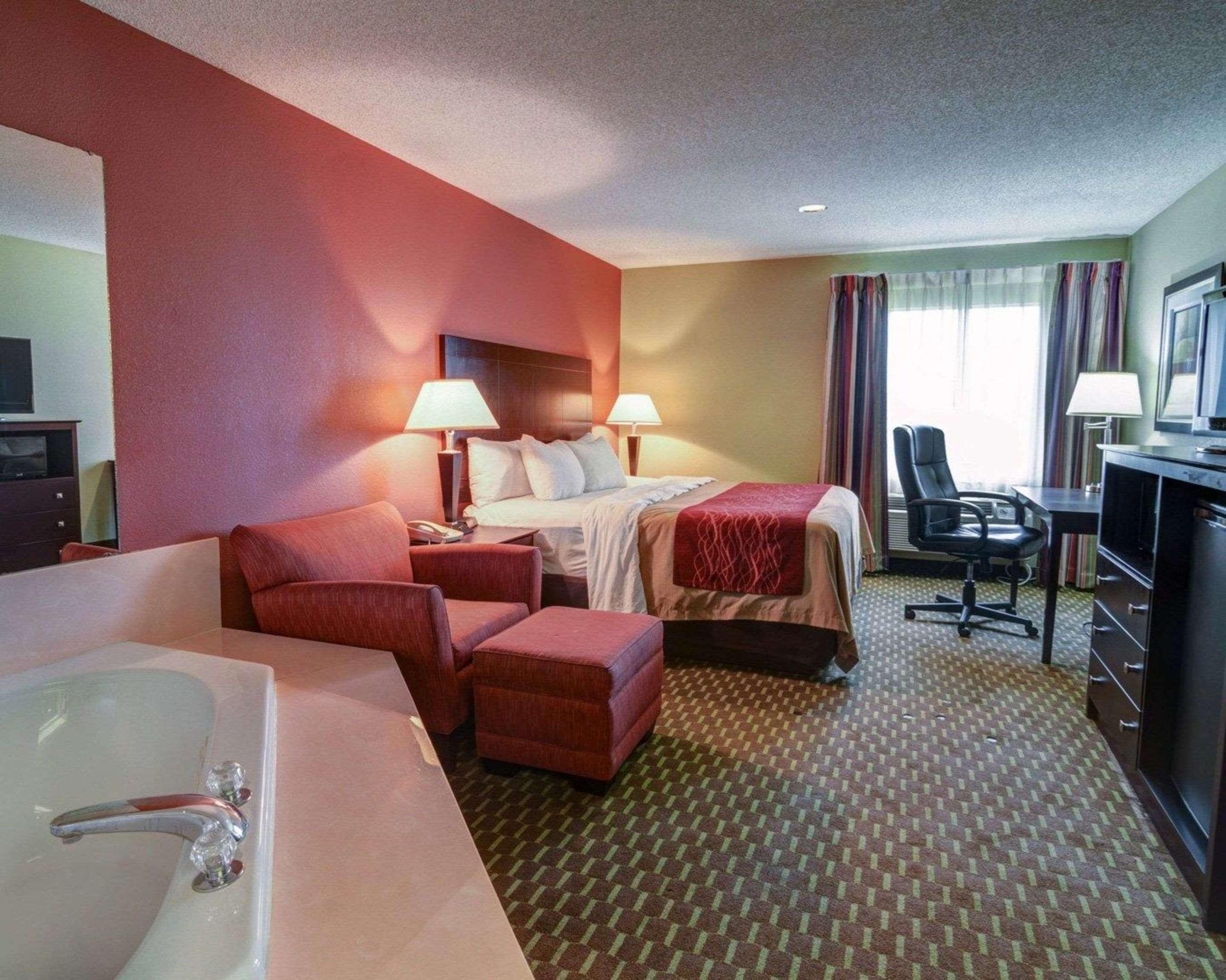 Quality Inn & Suites Pine Bluff Esterno foto