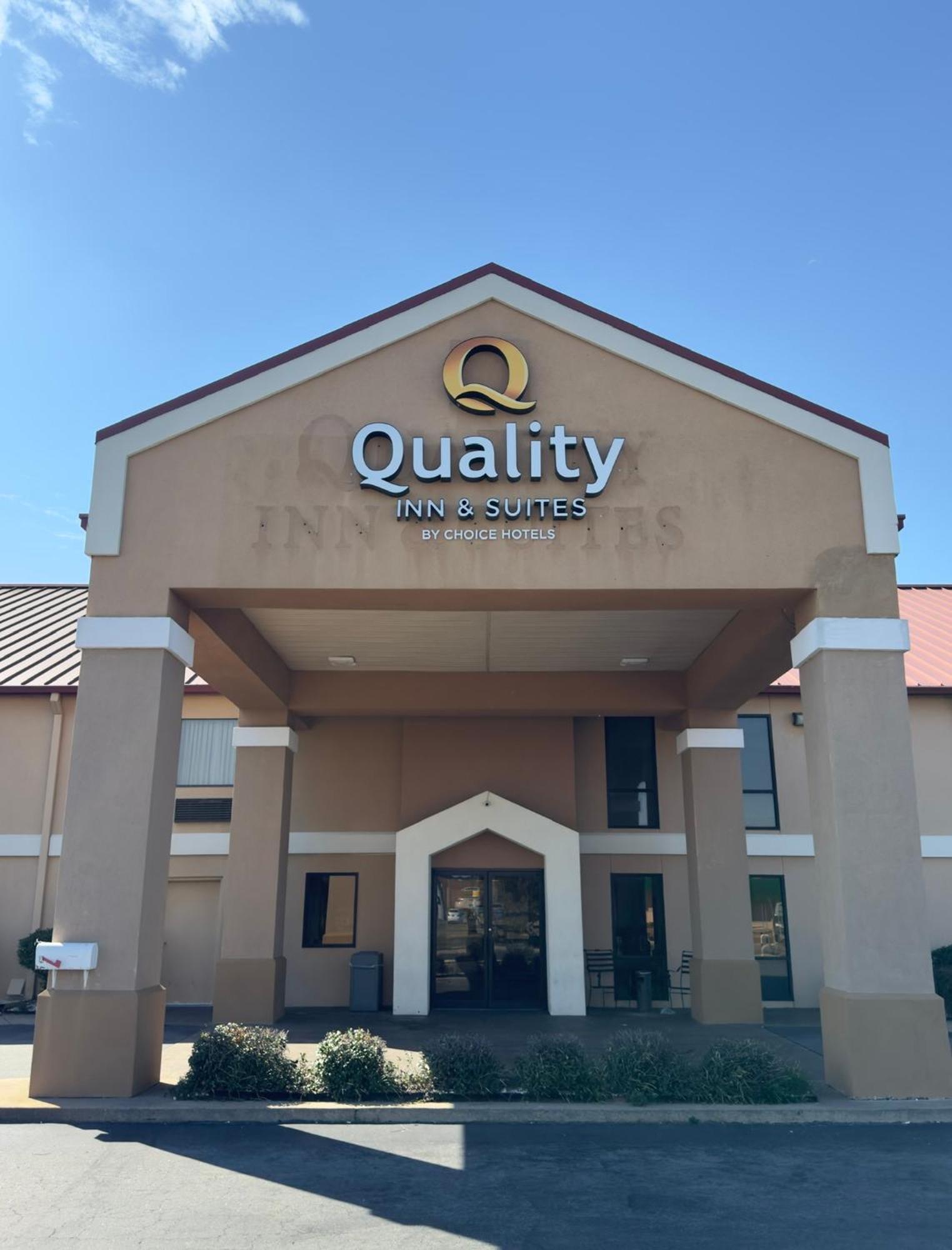Quality Inn & Suites Pine Bluff Esterno foto